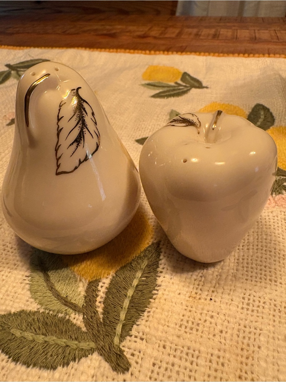 Lenox White Ceramic Pear & Apple Salt & Pepper Shakers with Gold Leaf Trim